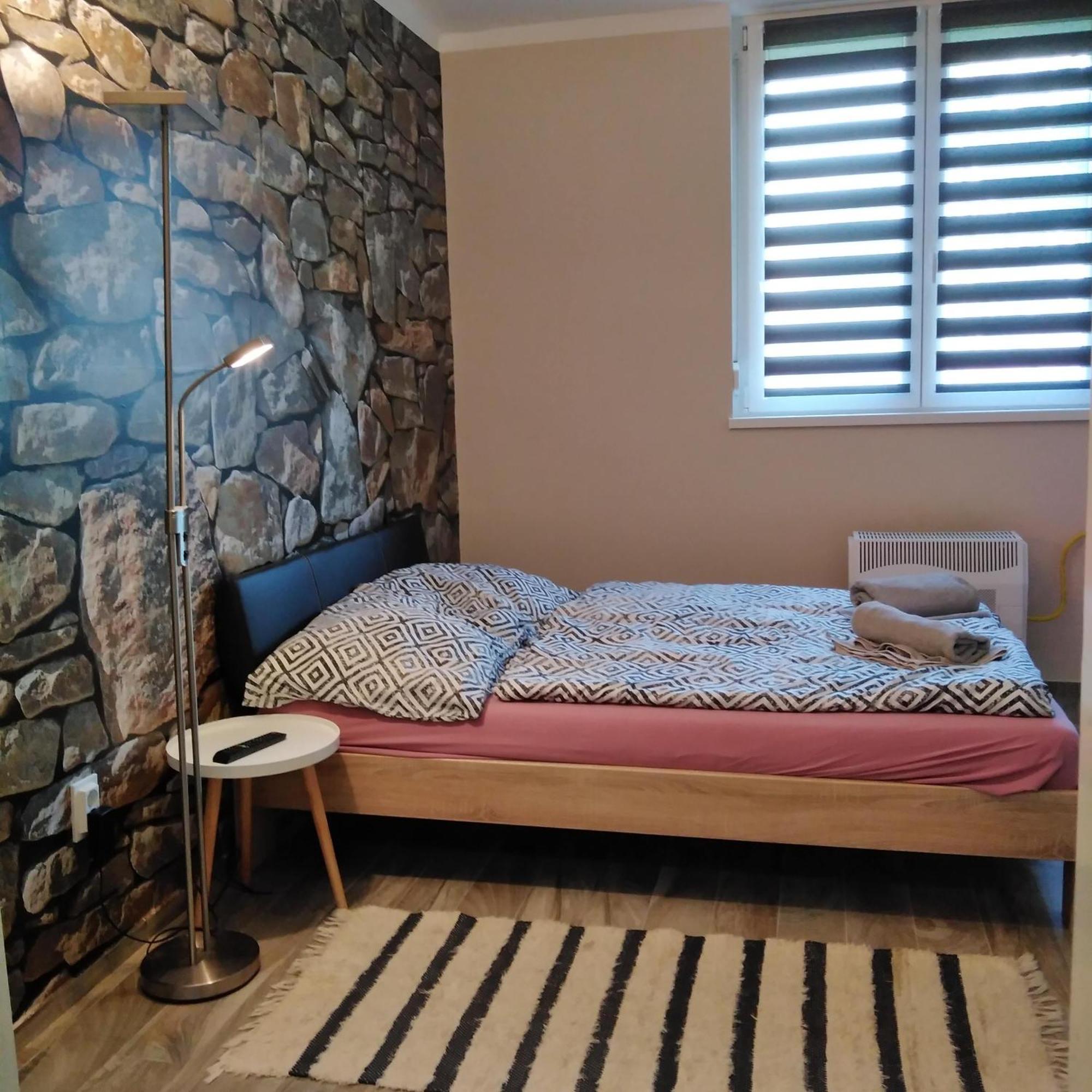 Desi Apartman Капошвар Экстерьер фото